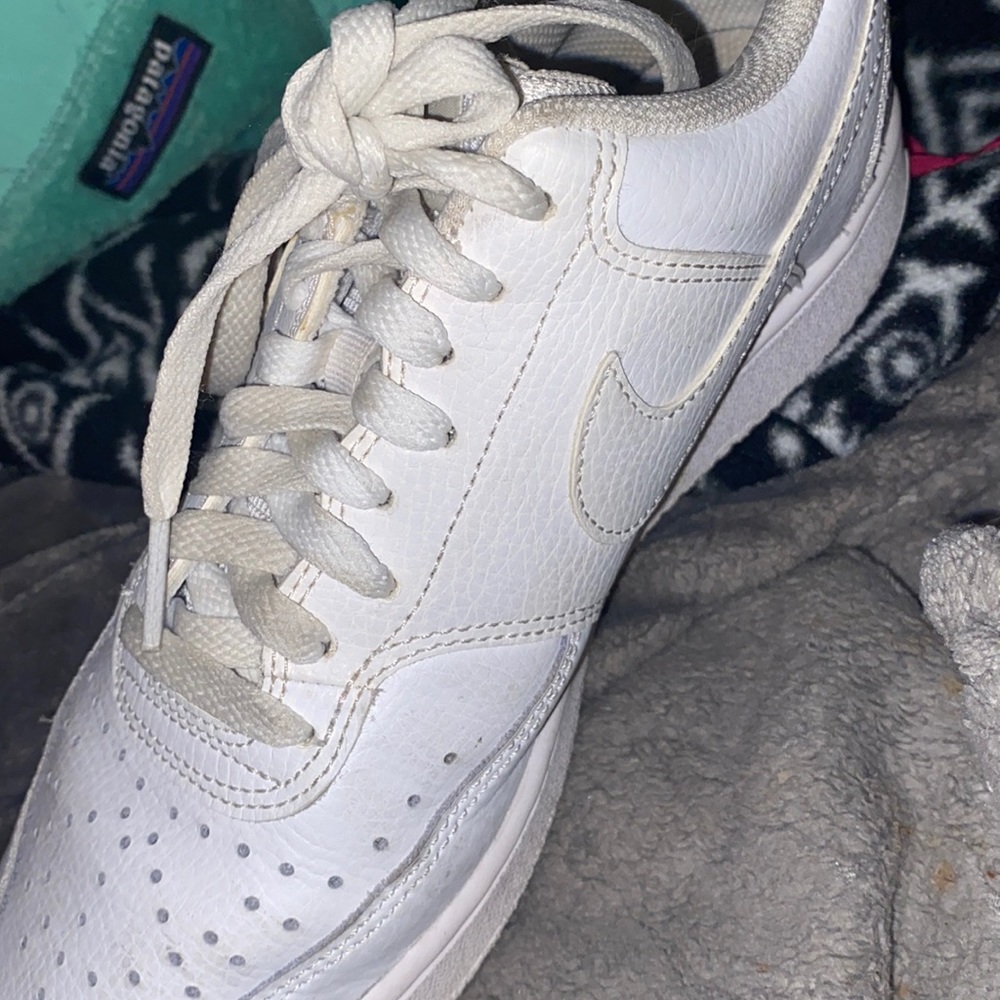 Size 8 white nikes